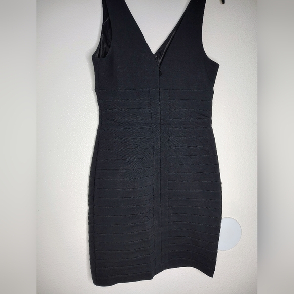 EXPRESS Women's Black Layered Sleeveless V-Neck Strechy Zip Back Dress Sz M - Picture 11 of 11